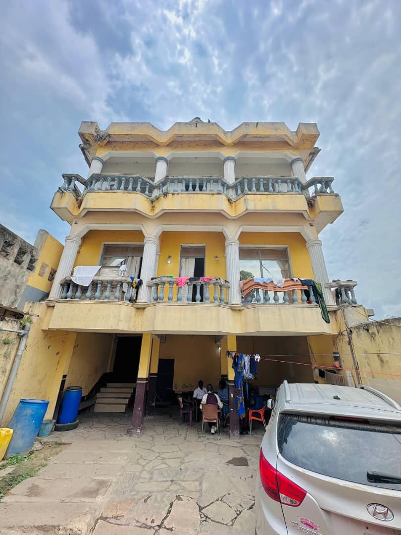 Bâtiment à vendre à Kikanda - vue 2