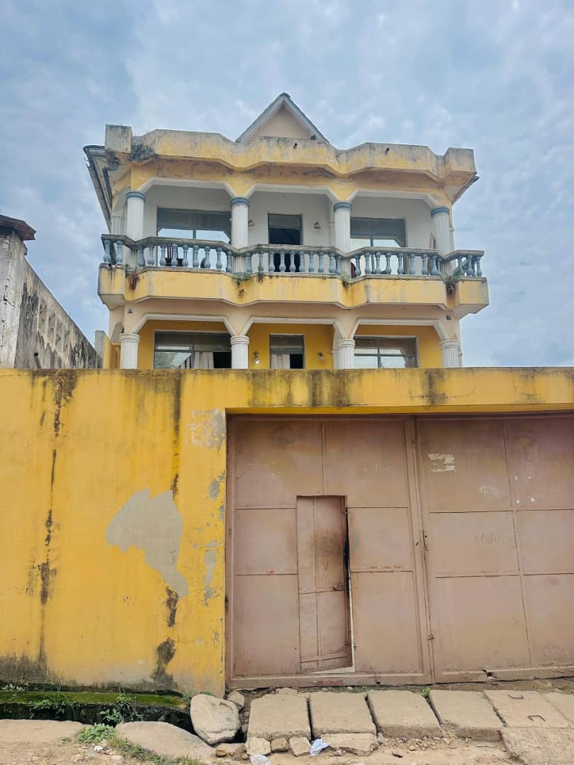 Bâtiment à vendre à Kikanda