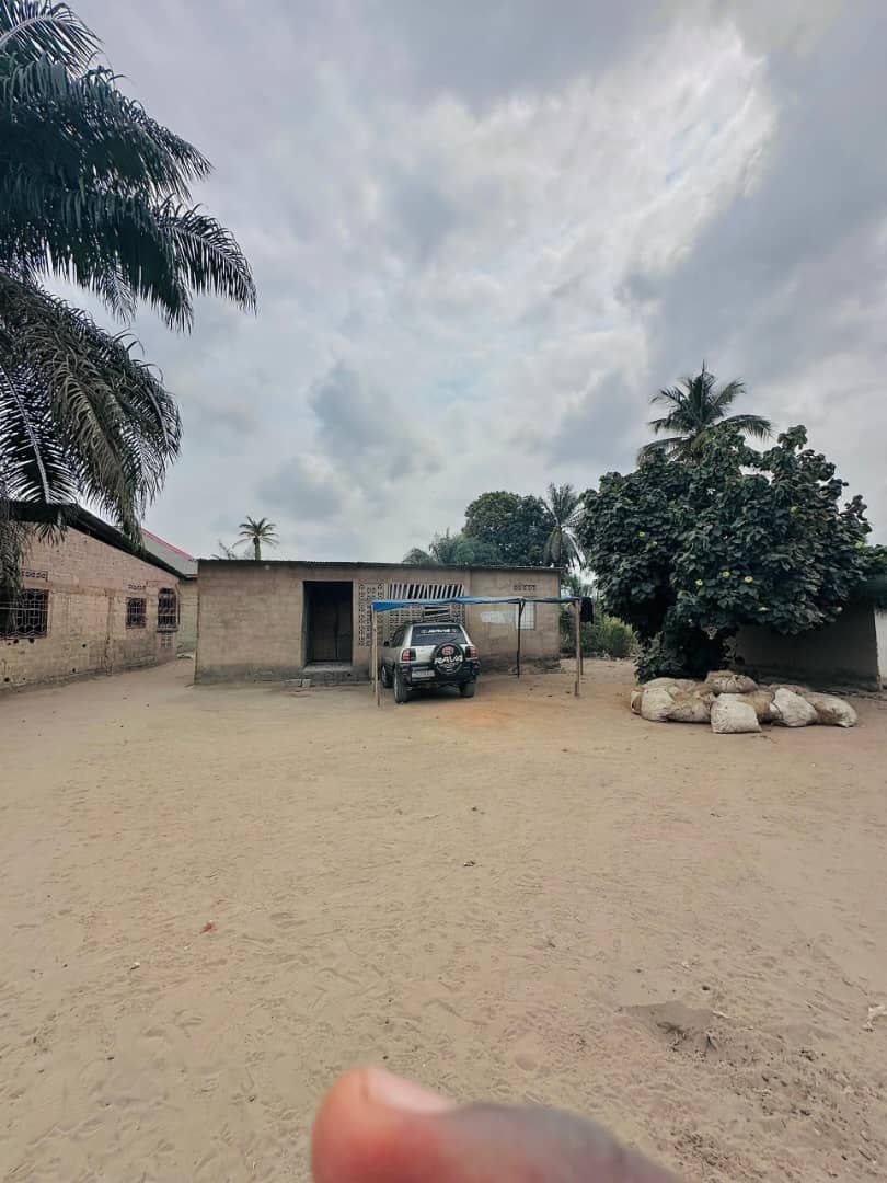 Parcelle avec maison locative à Muanda — Opportunité investissement