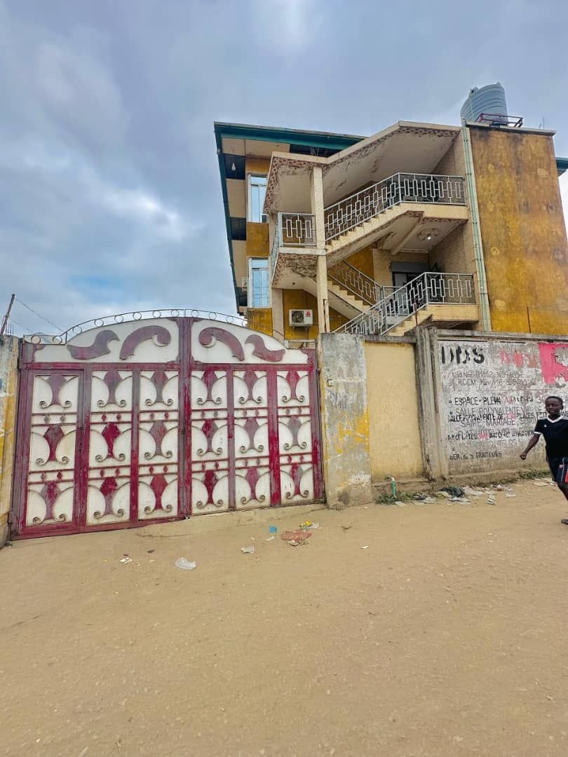 Immeuble polyvalent R+2 à vendre – Ango-Ango, Matadi - vue 2