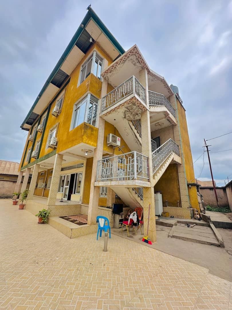 Immeuble polyvalent R+2 à vendre – Ango-Ango, Matadi - vue 3