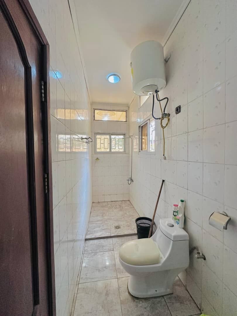 Immeuble polyvalent R+2 à vendre – Ango-Ango, Matadi - vue 9