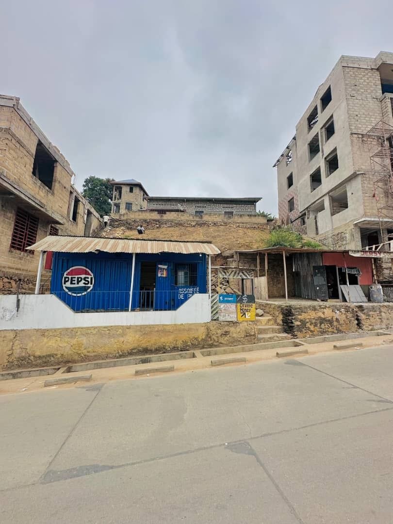 Espace commercial spacieux 252 m² sur route principale – Matadi - vue 2