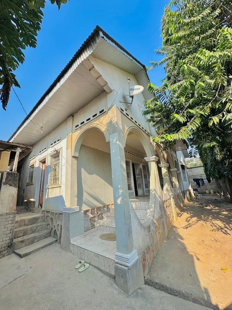 Maison à vendre à Matadi — 3 chambres + studio + annexe locative - vue 2