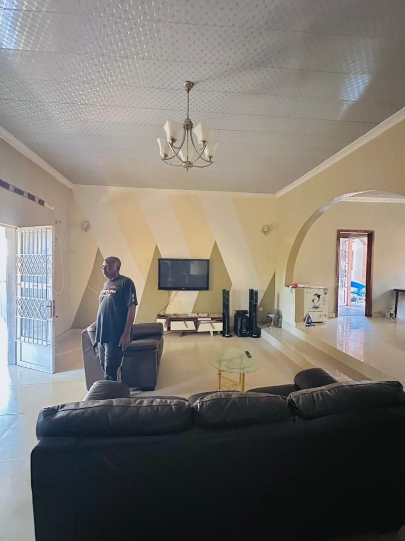 Maison à vendre à Matadi — 3 chambres + studio + annexe locative - vue 5