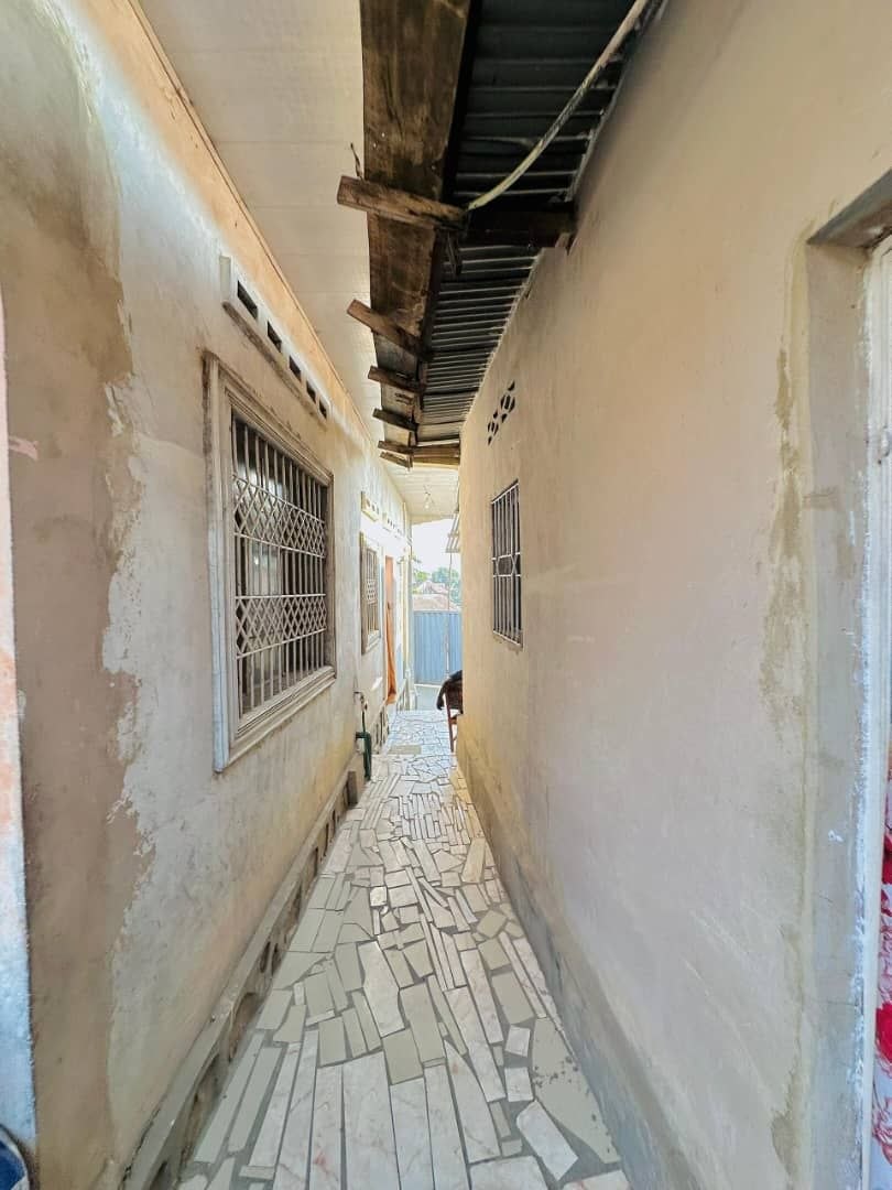 Maison à vendre à Matadi — 3 chambres + studio + annexe locative - vue 6