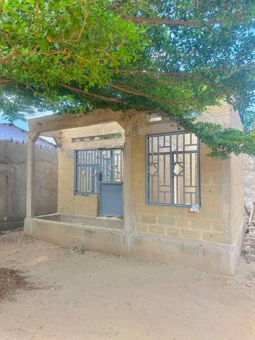 Parcelle avec maison 2 chambres + annexe à Muanda — Réf. Du Pont - vue 2