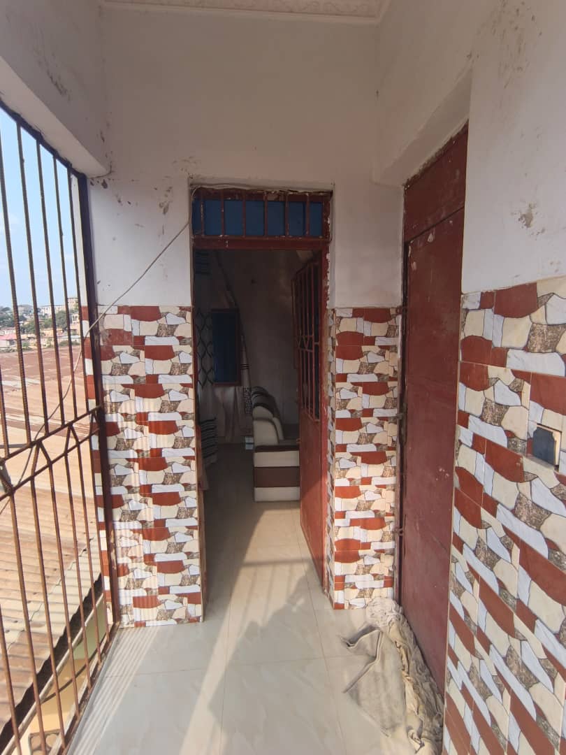 A VENDRE Parcelle + 3 Maisons Indépendantes Matadi. - vue 4