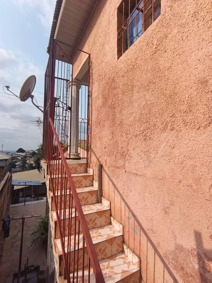 A VENDRE Parcelle + 3 Maisons Indépendantes Matadi. - vue 3