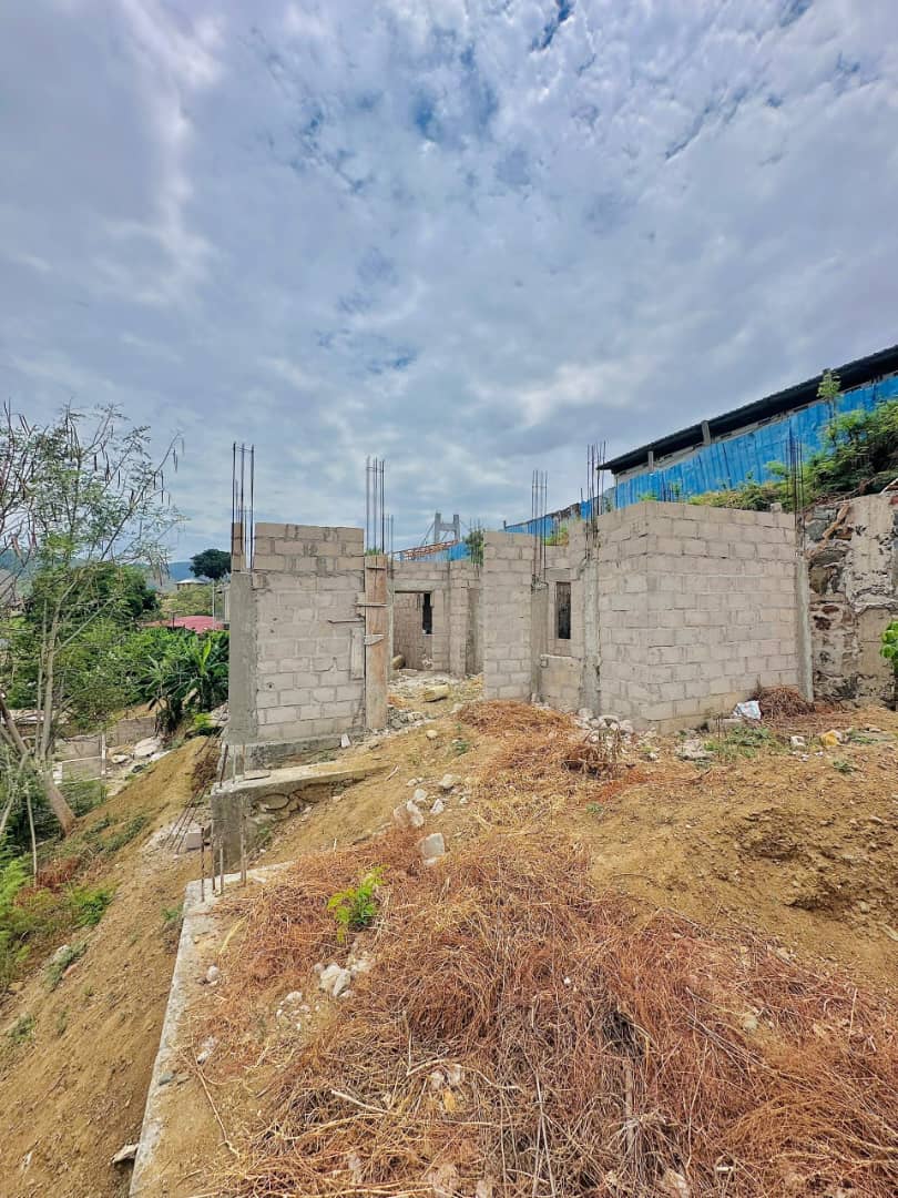 Parcelle à vendre avec maison inachevée Matadi - vue 4