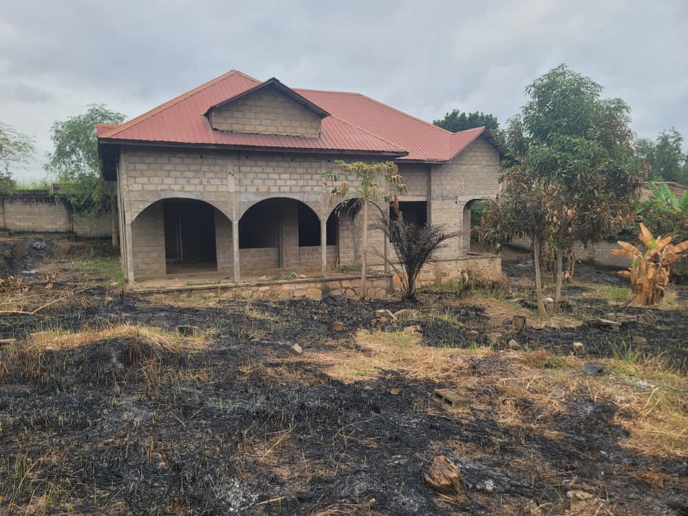 GRANDE PARCELLE À VENDRE À BOMA – SAÏCO - vue 4