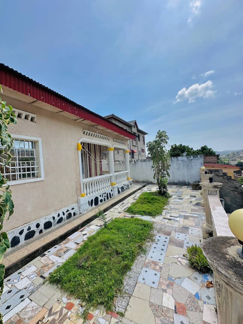 Parcelle + Maison 3Ch + Annexe Colonel Carine Matadi - vue 2