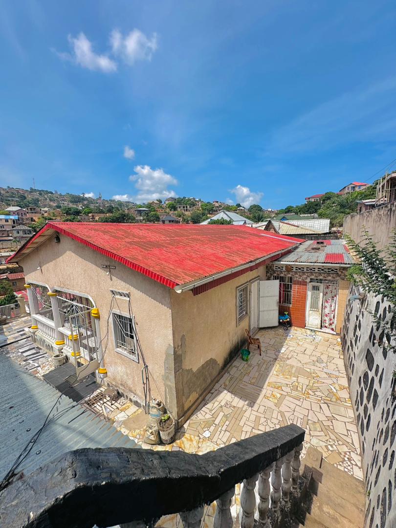 Parcelle + Maison 3Ch + Annexe Colonel Carine Matadi - vue 1