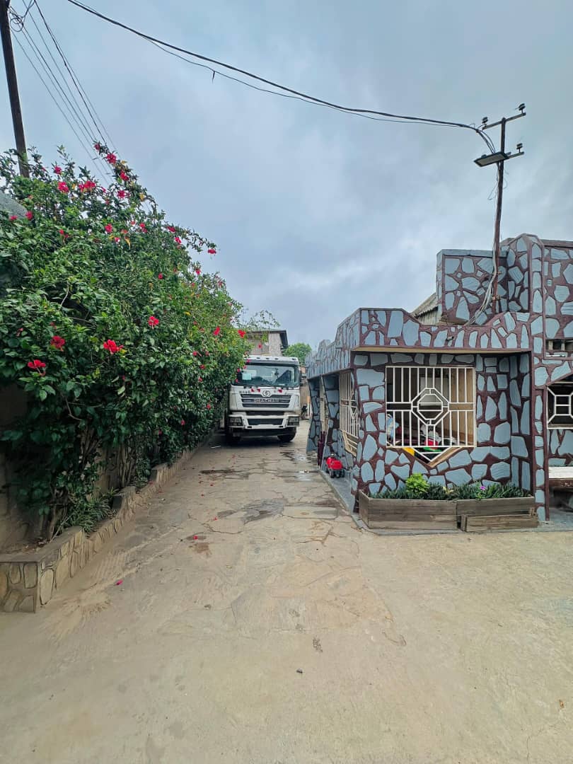  A VENDRE Parcelle + Maison 3Ch + Annexe Matadi 24 Novembre - vue 8
