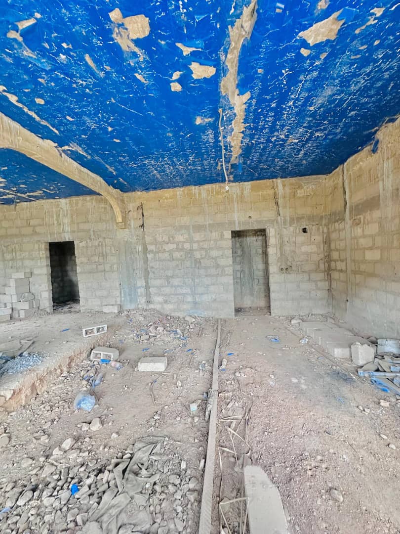 Maison inachevée à vendre à Ango-Ango  - vue 2