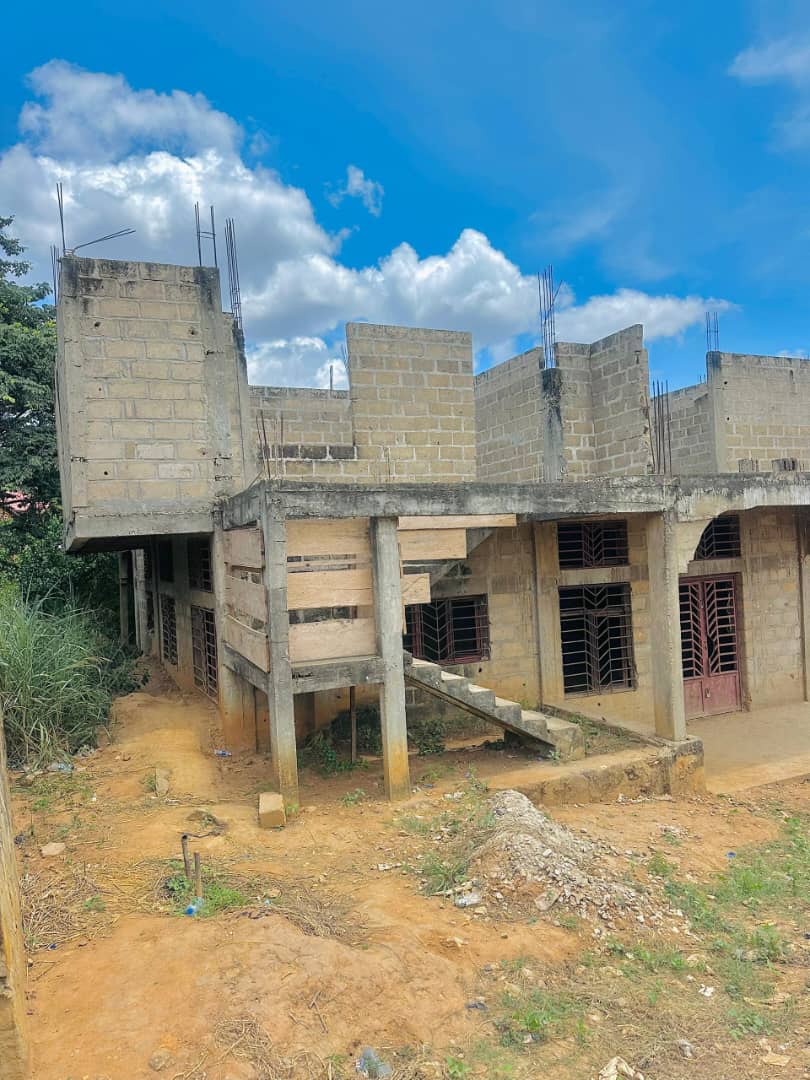 Maison inachevée à vendre à Ango-Ango  - vue 3