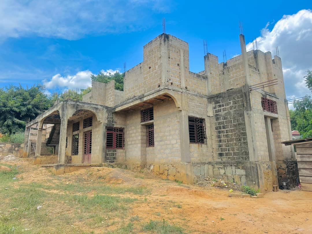 Maison inachevée à vendre à Ango-Ango  - vue 5